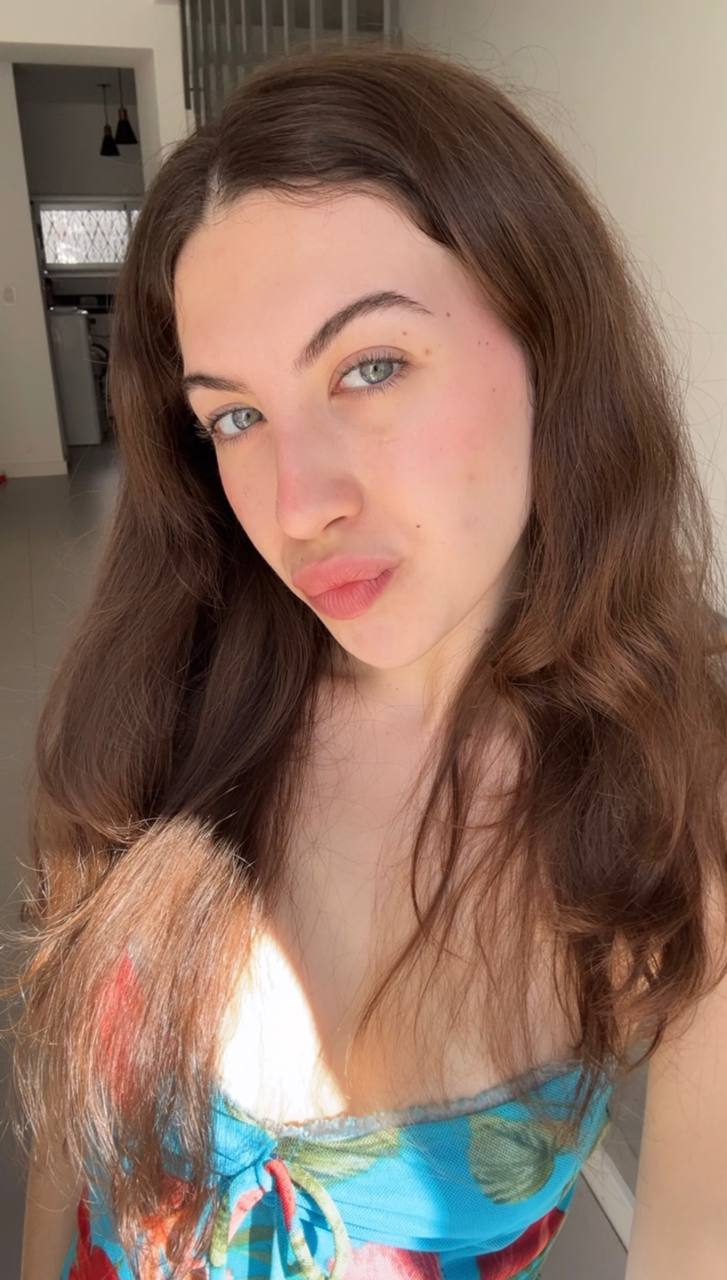 Nude girl Amber in Palikir