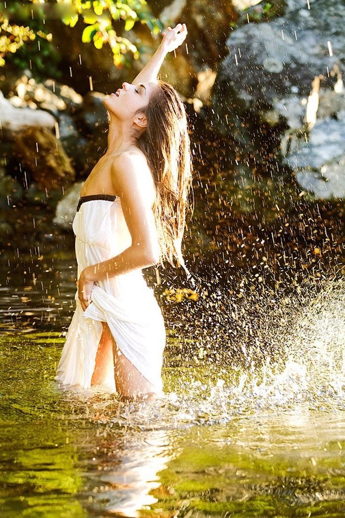 Marie Avgeropoulos in Palikir