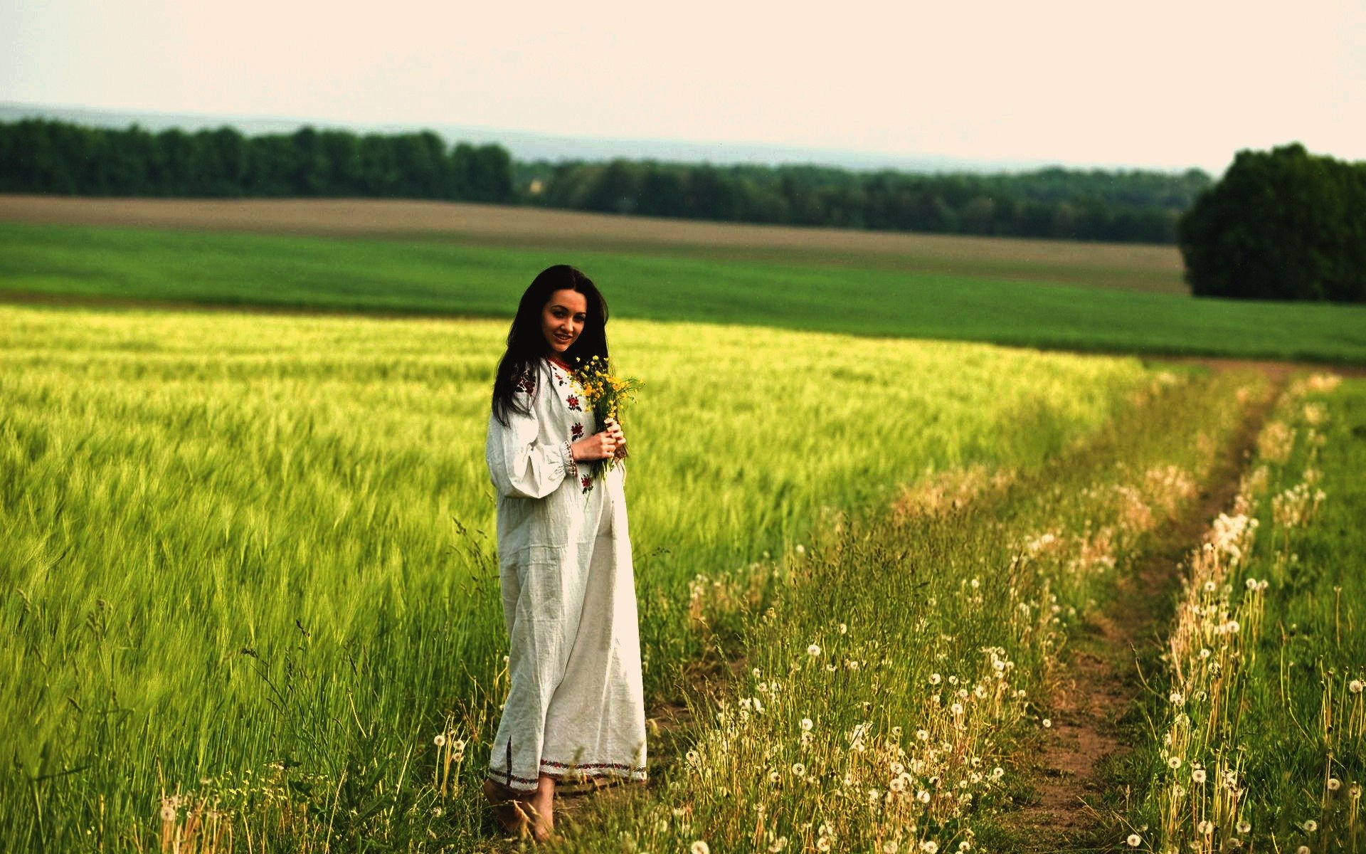 Women in Slavic costumes in Palikir