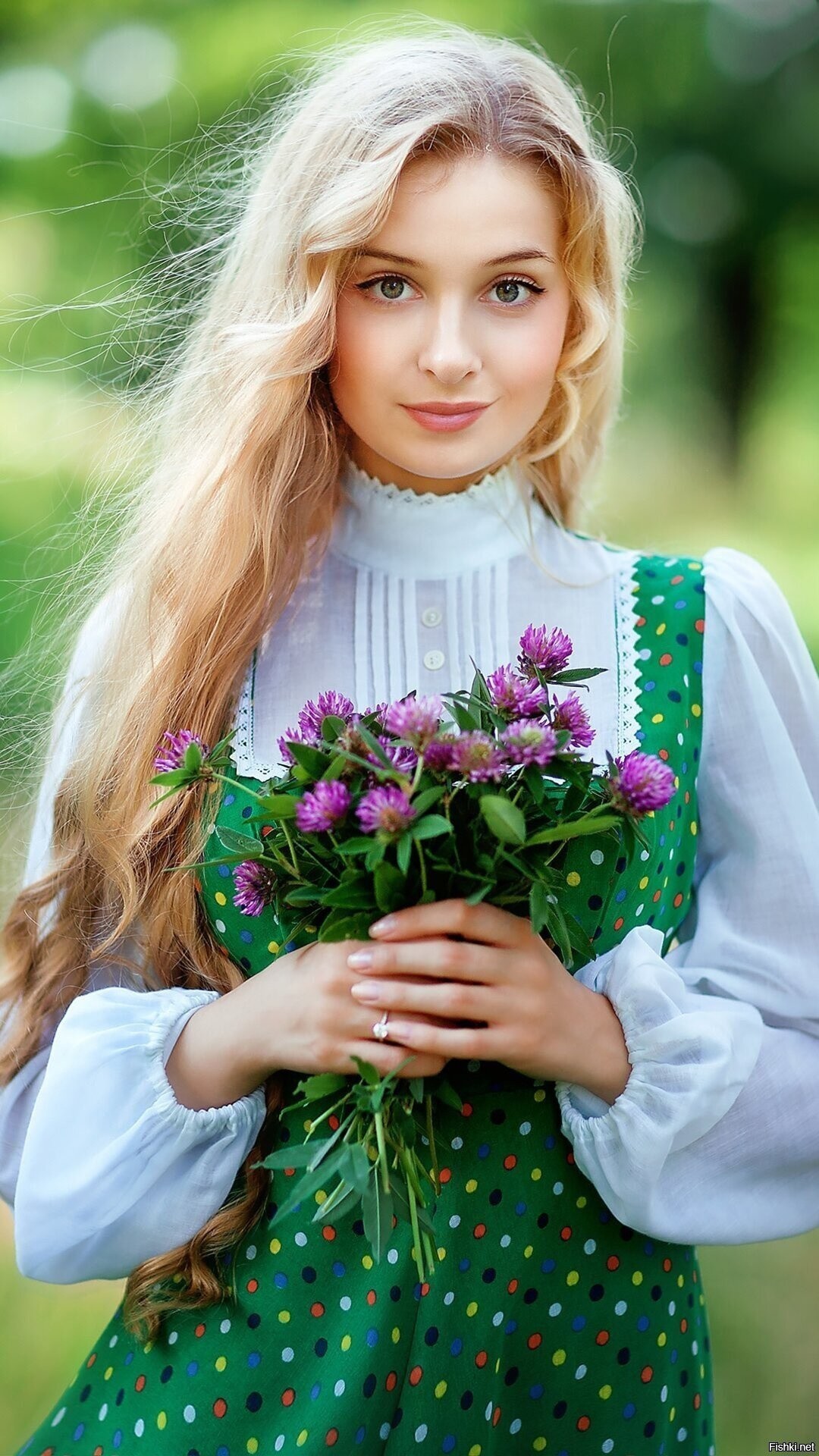 Girls in Slavic costumes in Palikir
