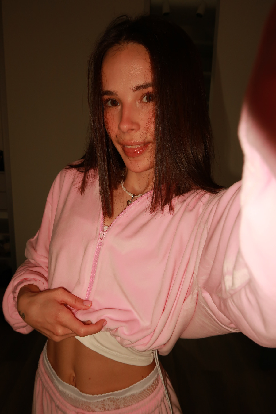 Tina brings the glow — live moments in Palikir