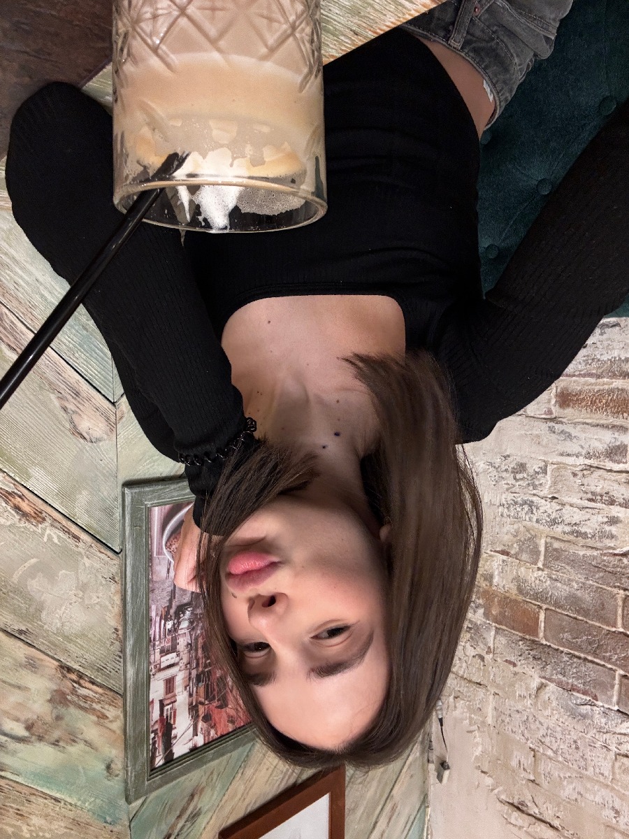 Fresh photos, fresh mood — Tina online in Palikir